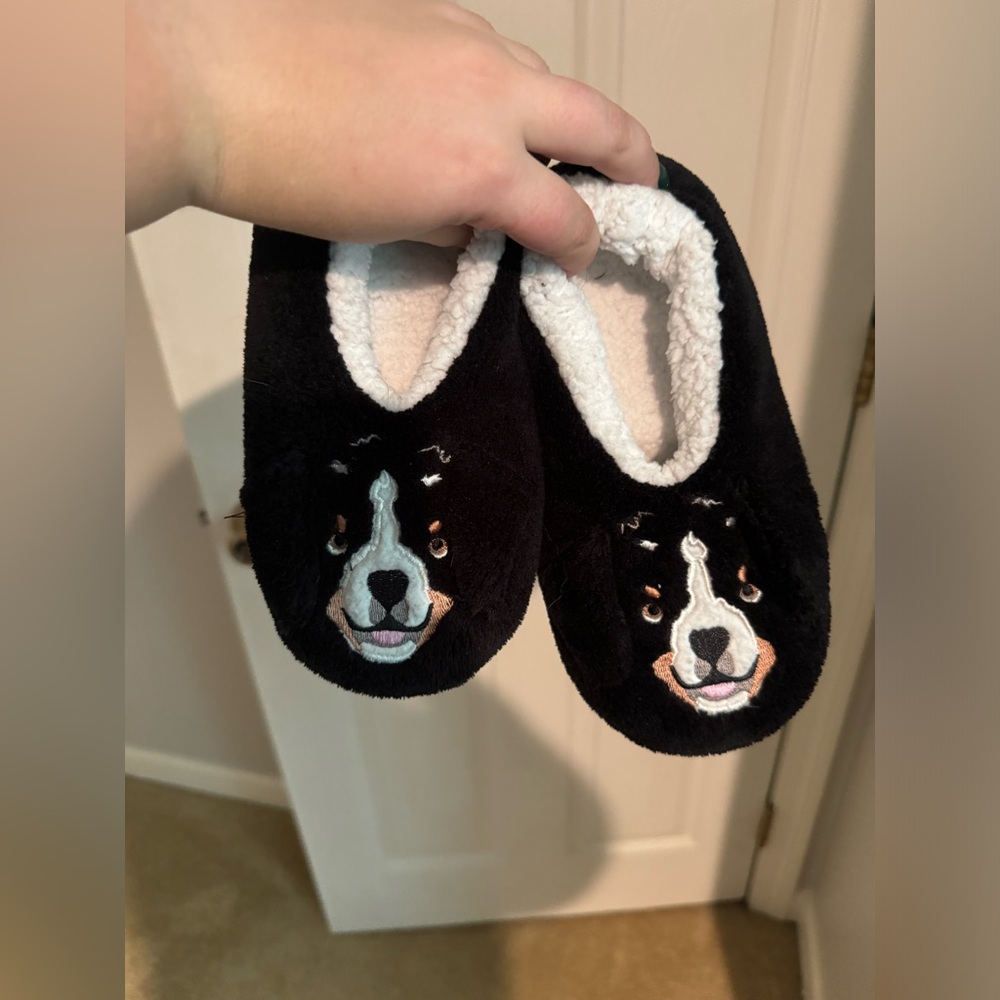 🐾Vera Bradley Bernese Mountain Dog Slippers